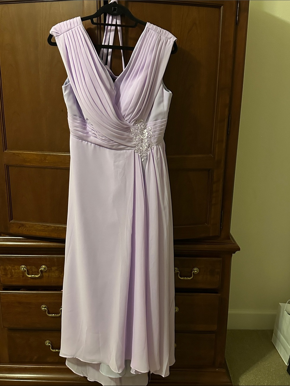Elegant Lavender V-Neck Pleated Evening Dress
